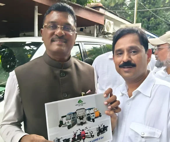 Honourable Mr. Pratap Sarnaik, Maharashtra State Transport Minister, appreciated the Eco-friendly EV products