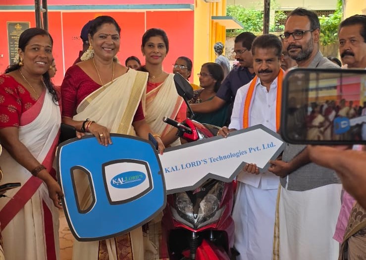 Member-of-parliament-Mr-Adoor-Prakash-handed-over-ceremony-7